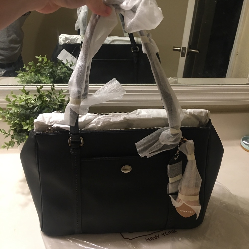 Coach NWT Black Peyton Carryall Bag